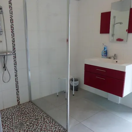 Spacieux Dans Ancien Relais De Chasse, Jardin Prive - Fr-1-489-4 * Chirat-l'Eglise