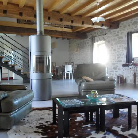 Spacieux Dans Ancien Relais De Chasse, Jardin Prive - Fr-1-489-4 * Chirat-l'Eglise