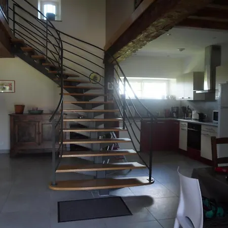 Chirat-l'église, 5 Pièces, 8 Personnes - Fr-1-489-4 *